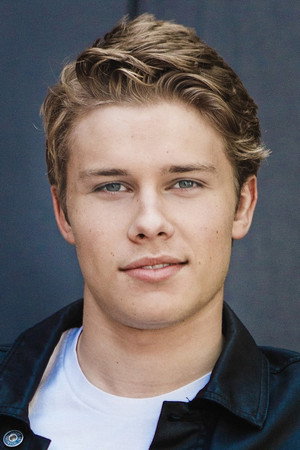 Logan Shroyer portrait