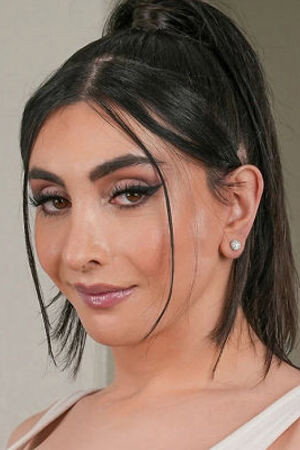 Sarah Alexis portrait