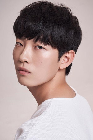Jun Sung-il portrait