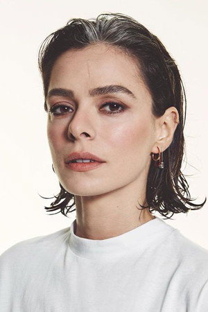 Özge Özpirinçci portrait