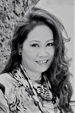 Quế Hằng portrait