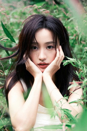 Huang Tingting portrait