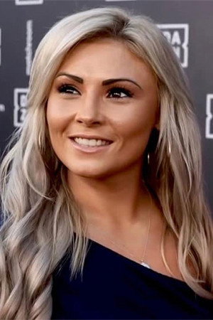 Shannon Courtenay portrait