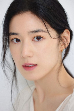 Jung Eun-chae portrait