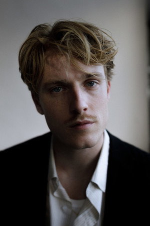Louis Hofmann portrait