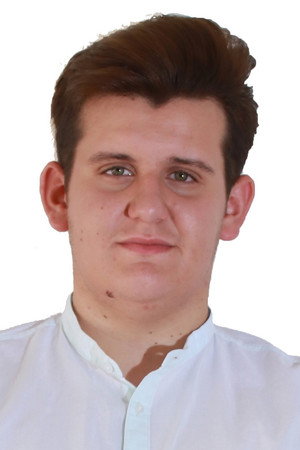 Carlos Suárez portrait