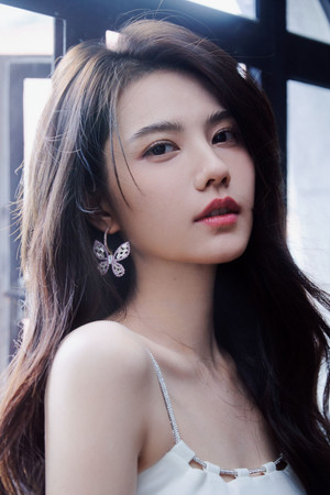 Jiang Peiyao portrait