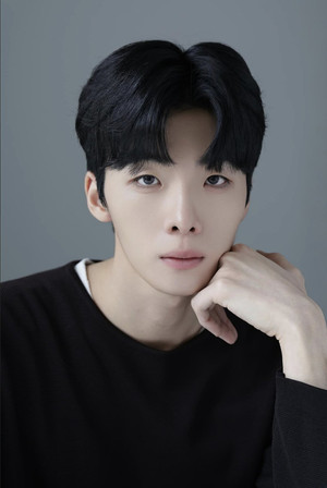 Lee Seung-noh portrait