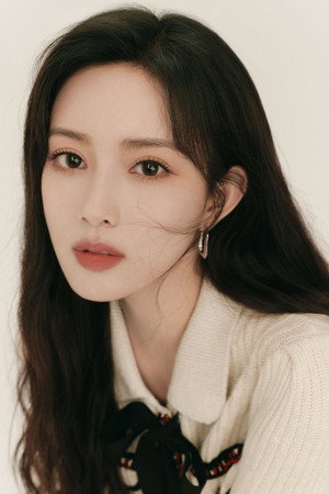 Meng Ziyi portrait