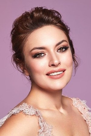 Ezgi Mola portrait