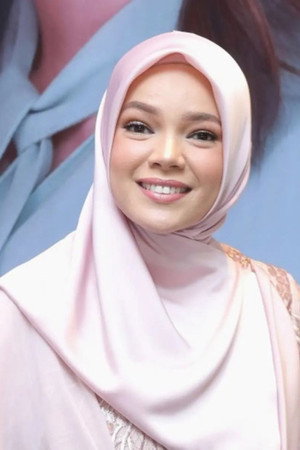 Dewi Sandra portrait