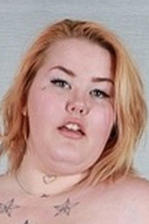 Lily Monroee portrait