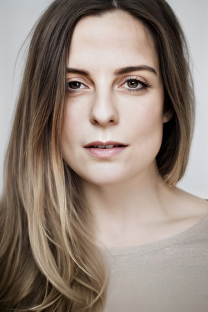 Lesli Karavil portrait