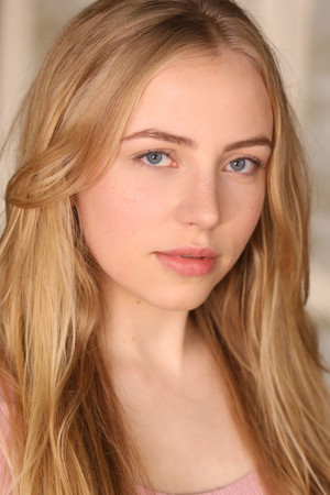 Emma Broz portrait
