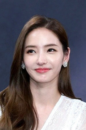 Han Chae-young portrait