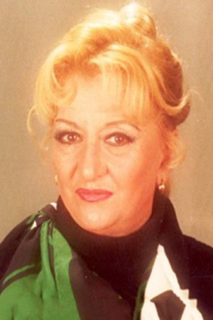 Nisa Serezli portrait