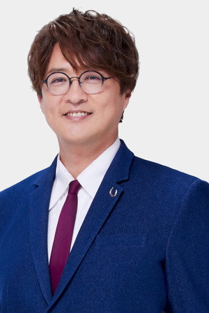 Kazuyoshi Sakai portrait