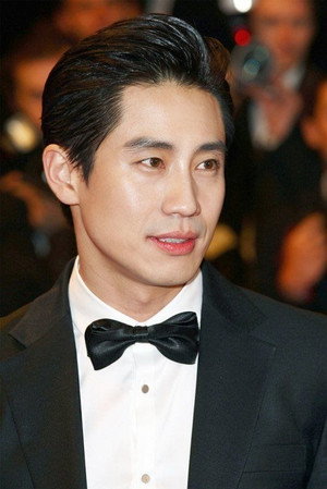 Shin Ha-kyun portrait