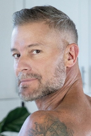 Greg Dixxon portrait