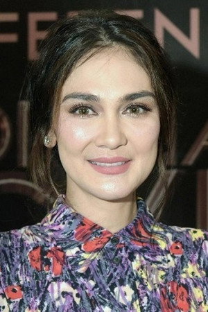 Luna Maya portrait