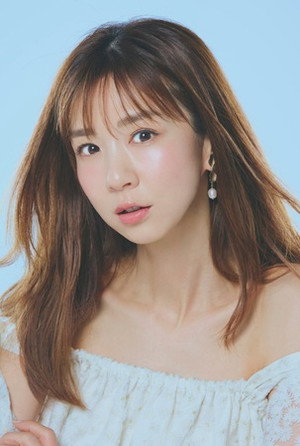 Aki Hoshino portrait