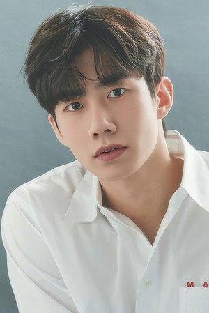 Son Woo-hyeon portrait