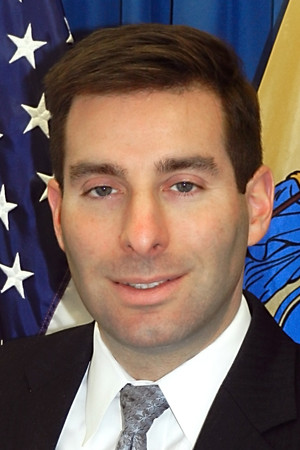 Elie Honig portrait