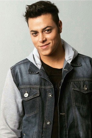 Rodrigo Teaser portrait