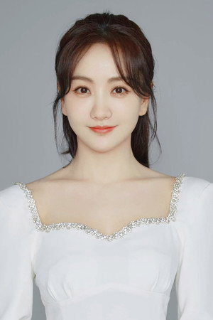 Yang Rong portrait