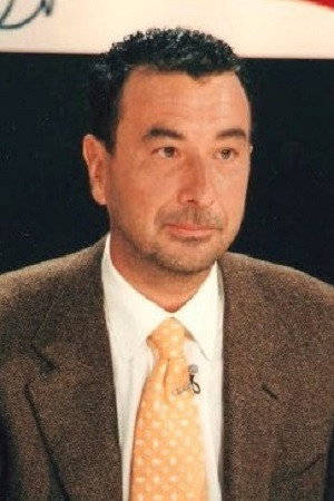 José Luis Garci portrait