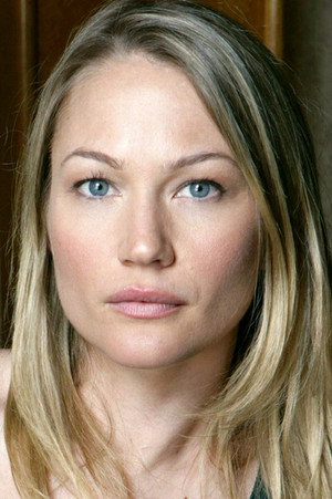 Sarah Wynter portrait