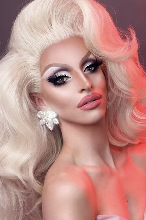 Miz Cracker portrait