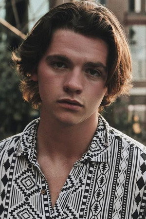 Joel Courtney portrait