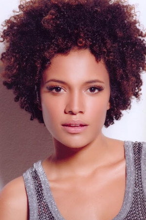 Thais Lago portrait