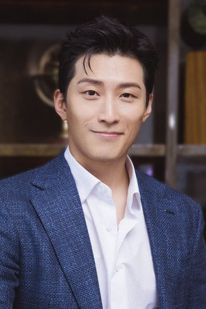 Shawn Dou portrait