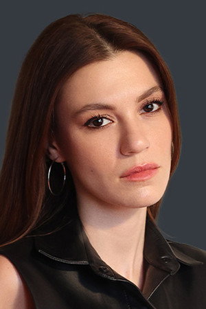 Yüsra Geyik portrait