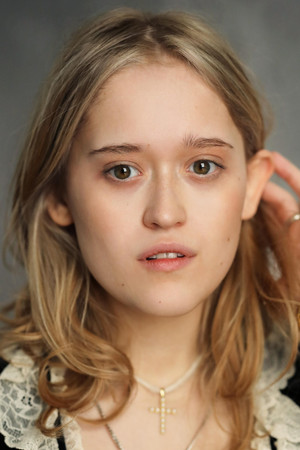 Freya Hannan-Mills portrait