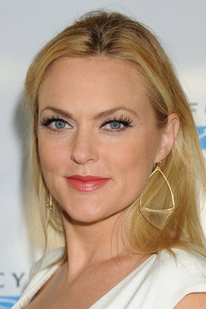 Elaine Hendrix portrait