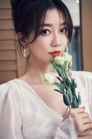 Yu Shasha portrait