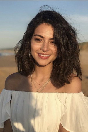Melisa Aslı Pamuk portrait