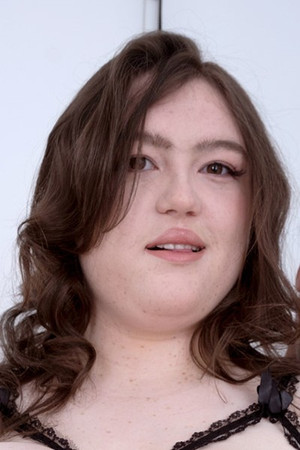 Nikki Busty portrait