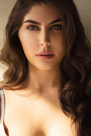 Elnaaz Norouzi portrait
