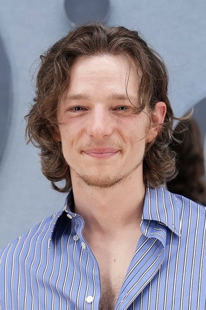 Mike Faist portrait