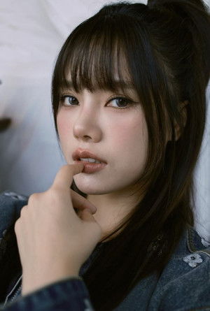 Praewa Suthamphong portrait