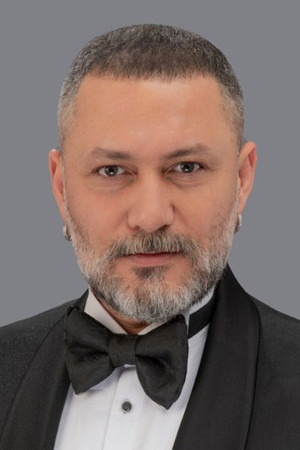 Hüsnü Şenlendirici portrait