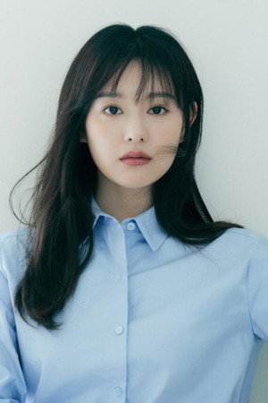 Kim Ji-won portrait