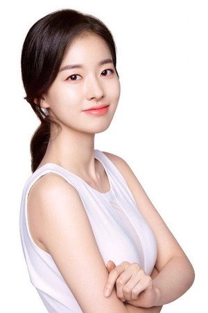 Lee Shi-a portrait