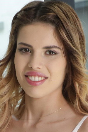 Macarena Lewis portrait