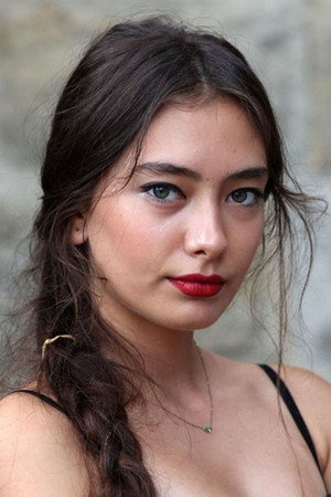 Neslihan Atagül portrait
