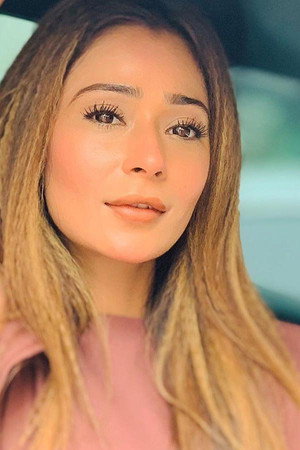 Sara Khan portrait